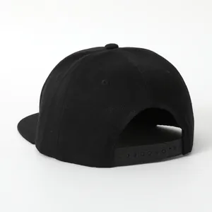 Cappellino da baseball snapback hip hop nero con chiusura regolabile sul retro