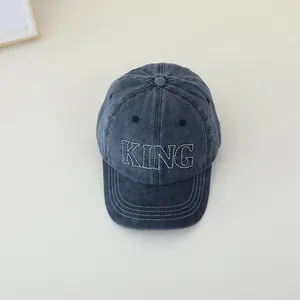 Cappellino da baseball vintage per bambini in denim blu scuro con ricamo KING bianco