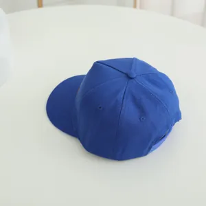 Gorra de béisbol azul marino para niños con bordado de dinosaurios y cierre ajustable