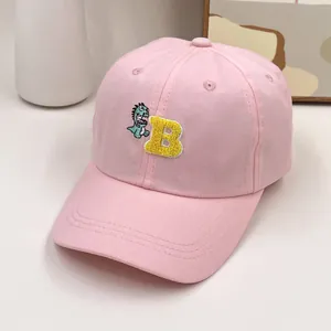 Casquette rose pour enfants avec broderie dinosaure et lettre B jaune en toile