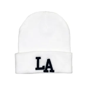 Bonnet en maille blanc avec broderie LA noire et revers côtelé chaud pour l'hiver