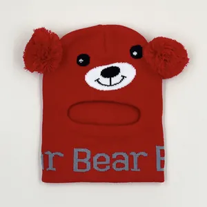 Passamontagna in maglia rossa per bambini con doppi pompon e motivo jacquard orso