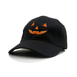 Gorra de béisbol de algodón negro con bordado naranja de calabaza de Halloween, vista lateral