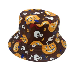 Détail du bob d'Halloween avec imprimés citrouille, crâne et chauve-souris et coutures renforcées