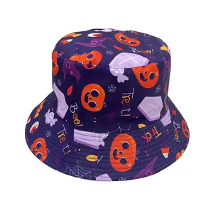 Vue de dessus d'un chapeau bob Halloween avec motifs citrouilles, fantômes et araignées