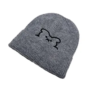 Berretto invernale in maglia grigio scuro con ricamo orso cartone animato e risvolto