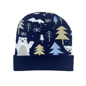 Bonnet en tricot d'hiver avec motif jacquard d'ours polaire blanc et de sapins bleus