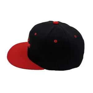Brooklyn Bestickte Hip-Hop Snapback Cap mit rotem Schirm und schwarzer Krone für Streetwear