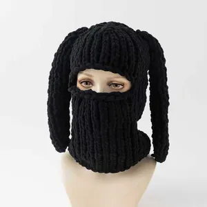Handgefertigte schwarze Strick-Sturmhaube mit Teufelsohren und dicker warmer Textur