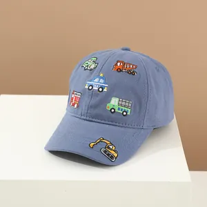 Berretto da baseball in cotone blu per bambini con ricami colorati di veicoli vari
