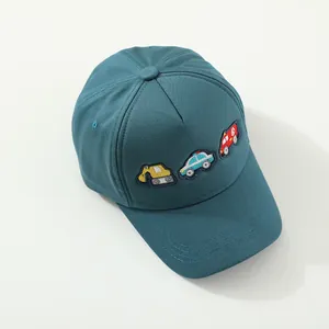 Casquette de baseball enfant avec broderie de véhicules de chantier et visière solaire