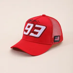 Casquette trucker rouge 93 brodée avec mesh respirant pour fans de moto et sport