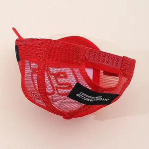 Casquette trucker rouge en mesh respirant avec broderie Marc Marquez 93 et sangle réglable