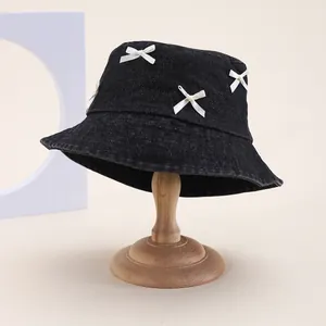 Chapeau bob en denim noir pour femme avec nœuds en ruban blanc style d'été décontracté