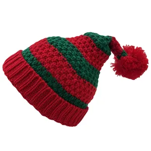 Weihnachtliche gestrickte Mütze mit rotem Bommel für Kinder und Erwachsene in Rot und Grün