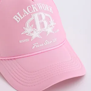 Rosa Baseballkappe mit B-Stickerei und dekorativem Seil im modernen Streetwear-Stil