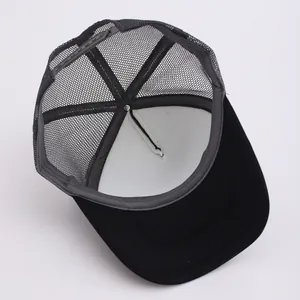 Casquette trucker bicolore respirante noir et gris avec fermeture snapback réglable