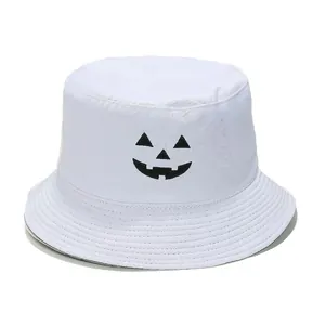 Bob blanc d'Halloween avec broderie visage de citrouille noire pour un look festif polyvalent