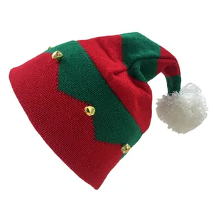 Gorro navideño de rayas rojas y verdes con pompón blanco y cascabeles dorados