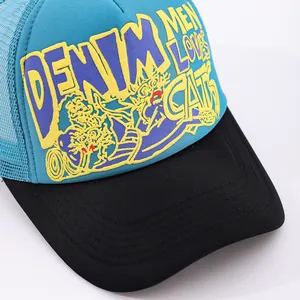 Cappellino trucker blu e nero con rete traspirante e stampa artistica CATS e DENIM