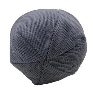 Dunkelgraue Beanie-Mütze mit Waffelstrickmuster für Damen und Herren im Winter
