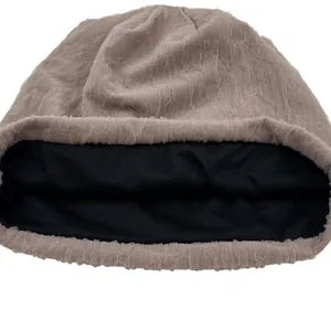 Bonnet plissé double couche en tricot violet poudré avec doublure noire confortable