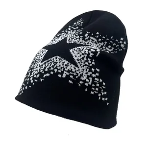 Bonnet en maille noire avec motif d'étoile jacquard blanc de style urbain moderne