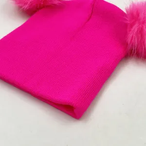 Bonnet en tricot rose vif pour filles avec deux pompons en fausse fourrure pour l'hiver