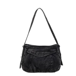 Grand sac à bandoulière en denim noir avec détail de lettrage brodé personnalisé