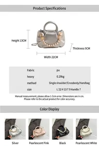 Détail du mini sac nuage montrant la texture en cuir PU et les perles sur la poignée