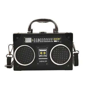 Borsa a tracolla creativa a forma di radio retrò in pelle nera con manico e dettagli argento