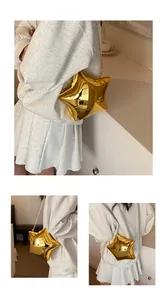 Detalle de un bolso bandolera de acrílico dorado brillante en forma de estrella con cadena