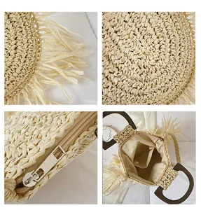Détails d'un sac en paille avec franges, anses en bois et doublure intérieure en tissu