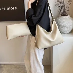 Borsa tote retrò bianco crema con pochette coordinata e finitura in finta pelle grana