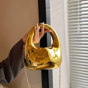 Goldene Acryl-Abendtasche mit rundem Hohlgriff und metallischem Kettenriemen