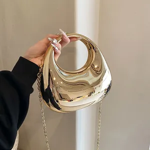 Pochette moderne en acrylique miroir doré avec poignée ronde et bandoulière en chaîne