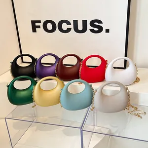 Minimalistische acryl handtassen in negen kleuren met gouden kettingen voor de zomer