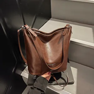Sac Fourre-tout Vintage en Cuir PU Grande Capacité pour Femmes Sac Seau Minimaliste Couleur Unie Bandoulière pour Bureau