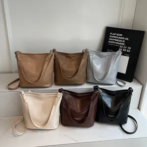 Sacs cabas en six couleurs avec bandoulières réglables et fermeture éclair