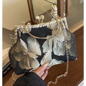 Sac de Soirée Brodé de Fleurs de Style Chinois Vintage pour Femmes Poignée en Métal Fermoir Perle Strass Chaîne Sac à Main