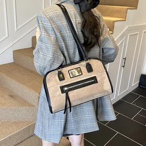 Sac Fourre-tout Vintage en PU Suède pour Femmes Grande Capacité Sac à Épaule de Navettage Avec Décoration de Gland en Métal Sac à Main Décontracté