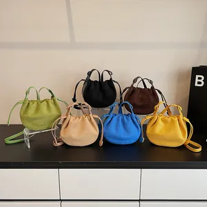 Mini-Plissee-Schultertaschen mit Kordelzug in sechs Farben für einen vielseitigen Look