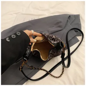 Retro leopard print crossbody bag with chain strap and large capacity interior space