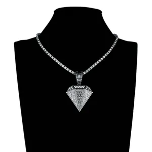 Iced out hip hop μενταγιόν τρίγωνο σε μια λαμπερή αλυσίδα τένις με διαμάντια για άνδρες