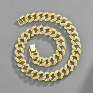 Collana cubana da 17mm placcata in oro con strass micro pavé per uno stile hip hop unico