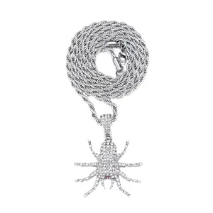 Pendentif araignée hip hop avec cristaux blancs et chaîne corde argentée