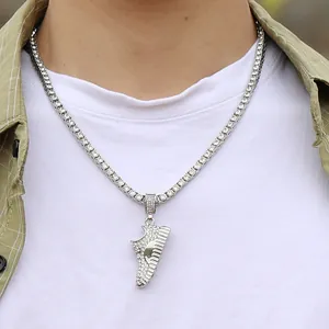 Pendentif basket hip-hop argenté avec zircons brillants sur chaîne de tennis