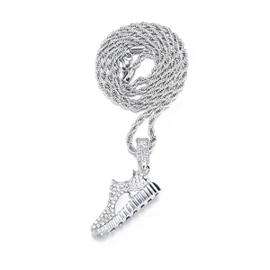 Pendentif baskets hip hop argenté serti de strass avec chaîne de corde classique
