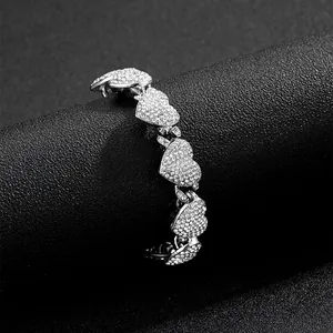 Bracelet à maillons en cœur serti de zircons cubiques brillants pour femmes