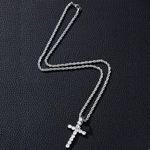 Collana in argento a corda con ciondolo a croce e zirconi bianchi incastonati a griffe